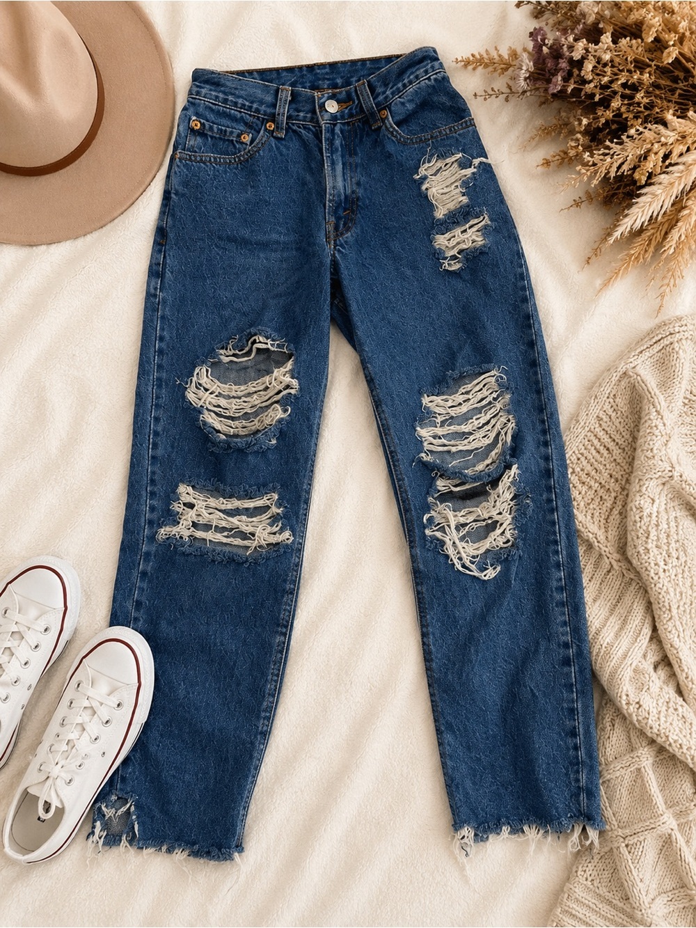 Levi's Relaxed Fit 550 Distressed Ripped Mom Jeans
